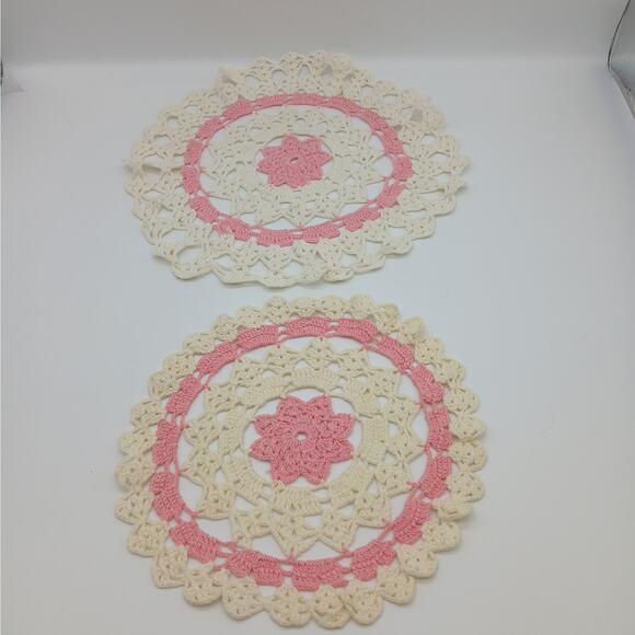 VTG Crochet Lace Doily Doilies Housewarming Gift Handmade Set of 2 Ivory & Pink - Picture 1 of 7
